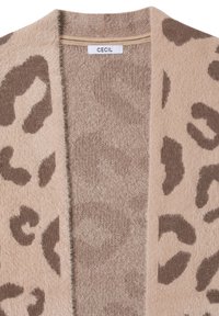 Beige kavaj med brunt leopardmönster, med mjuk textur och öppen design fram. Lappen säger "CECIL" vid halsen. Inga knäppningar.