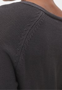 QS Sweter