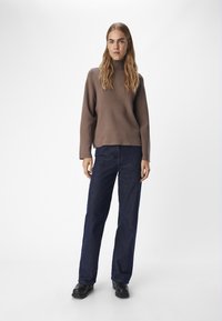 Object OBJREYNARD HIGH NECK - Jumper - morel