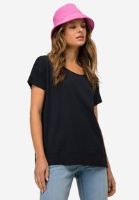 LAURASØN T-shirt basic - black