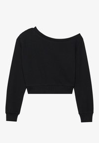 Sweatshirt noir court avec un design dégagé d'une épaule, col côtelé, manches longues et texture de tissu douce.