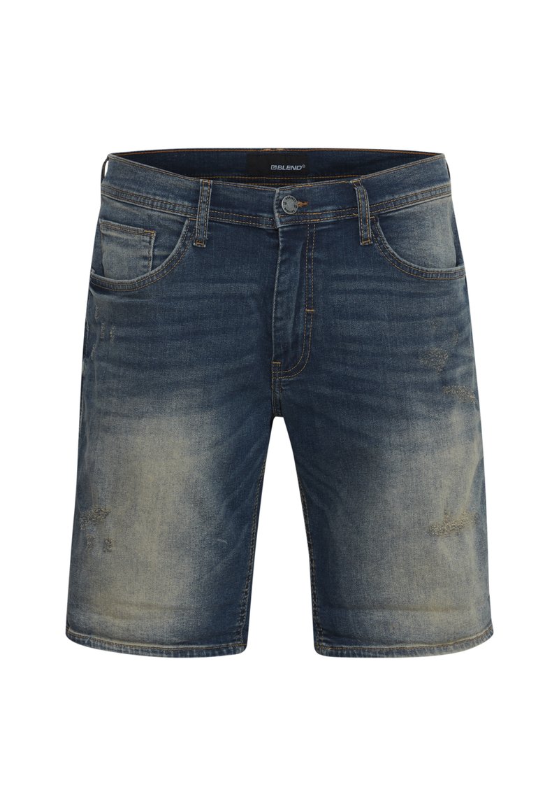 Pantalones cortos de mezclilla en azul oscuro, con un lavado descolorido, detalles desgastados, cinco bolsillos y costuras visibles, con un cierre de botón estándar.