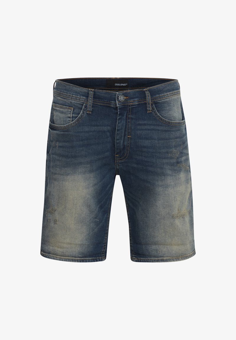 Pantalones cortos de mezclilla en azul oscuro, con un lavado descolorido, detalles desgastados, cinco bolsillos y costuras visibles, con un cierre de botón estándar.