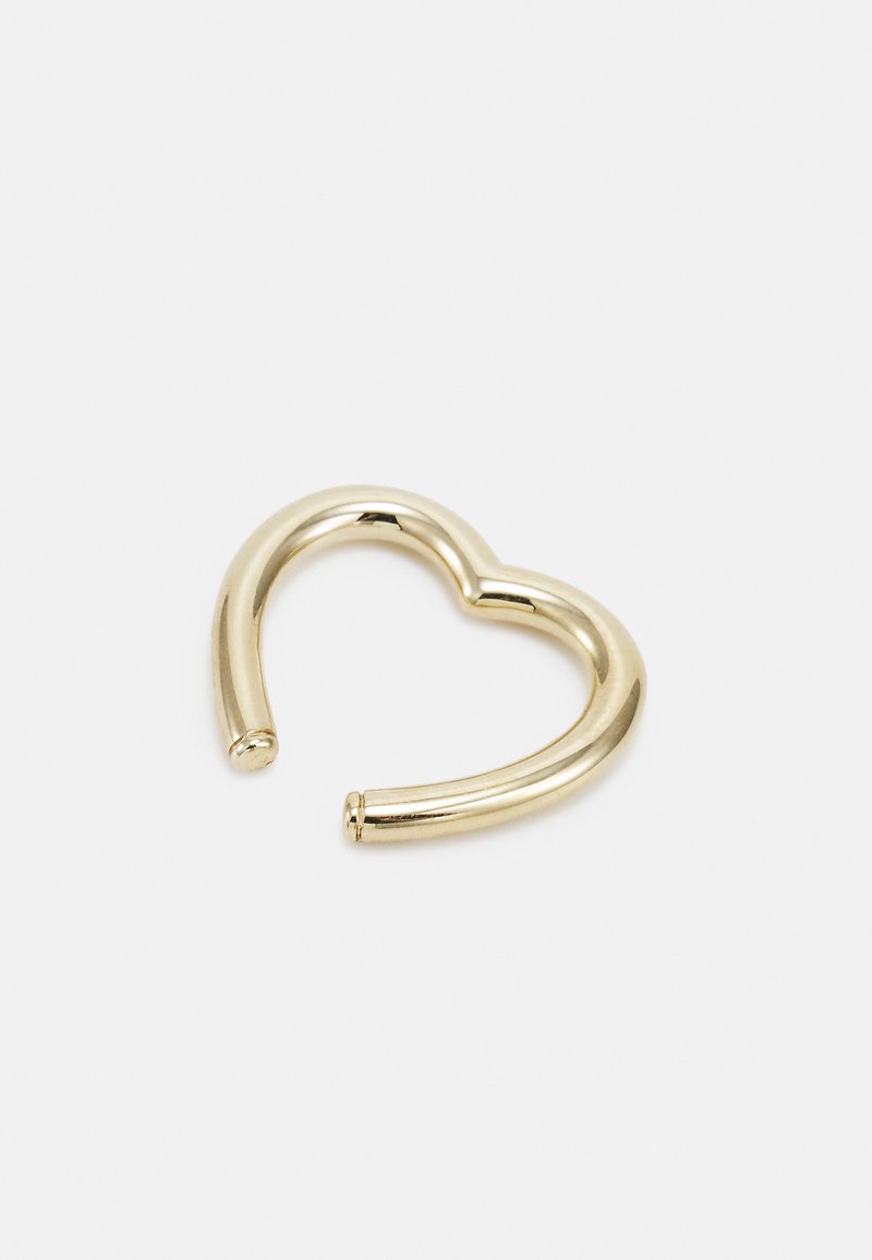 Pezzo a forma di cuore in tono d'oro con una finitura liscia e lucida, caratterizzato da bordi arrotondati e un design senza cuciture, adatto a vari accessori.