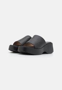WONDERS Magas sarkú papucsszandálok - black