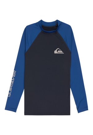 Maglia protettiva a maniche lunghe con maniche blu, corpo blu scuro e piccolo logo bianco sul petto. Realizzata in materiale elastico e ad asciugatura rapida.