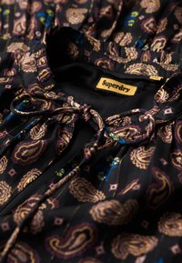 Superdry & Co Robe de jour - paisley scarf black
