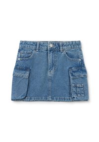 Minifalda de denim en azul claro con cierre frontal de botón y cremallera, que cuenta con dos bolsillos laterales y bolsillos laterales de estilo cargo.