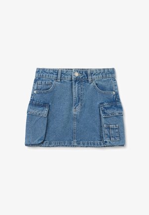 Lichtblauwe denim mini-jurk met een sluiting van knopen en rits aan de voorkant, voorzien van twee zijzakken en cargostijl zijzakken.