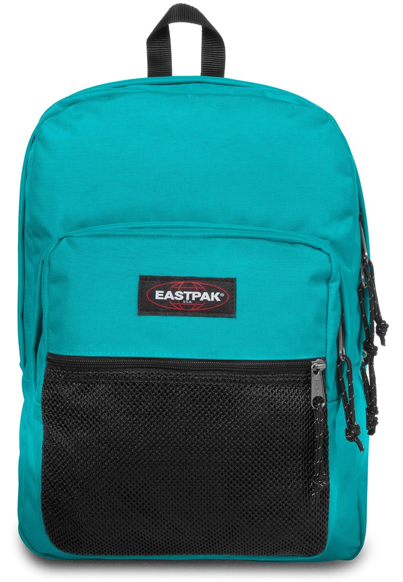 Turkos ryggsäck med en texturerad yta, utrustad med en stor svart mesh-fickfront, svarta dragkedjor och ett Eastpak-logotypmärke.