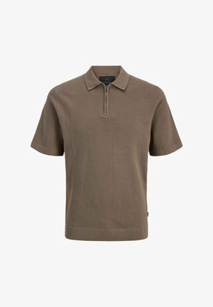 Bruine korte mouw gebreide poloshirt met kraag en een halve ritssluiting aan de voorkant, rechte zoom en een subtiele textuur.