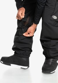 Quiksilver SNOW DOWN CARGO PANT - Snowboardbukse - true black