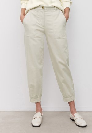 IM JOGGPANTS STIL AUS SOFTEM STRETCH - Trousers - stone powder