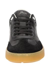 Schwarze Sneaker mit Obermaterial aus Leder und Wildleder, runde Zehenkappe, Schnürsenkel, weichen weißen Akzenten und einer Sohle aus Gummi. Mit Logo auf der Zunge.