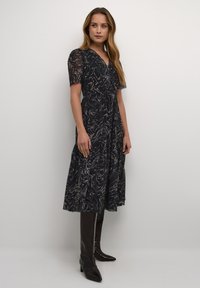 Soaked in Luxury ALDORA - Freizeitkleid - black swirl print