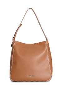 Borsa a spalla in pelle marrone con cuciture bianche, una sola tracolla e forma arrotondata. Presenta un logo nella parte inferiore. Texture liscia.