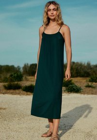 Next TALL FIT - Jerseyklänning - emerald green