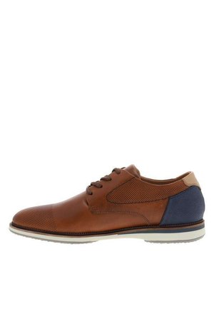 Chaussure montante pour homme en cuir marron avec détails perforés, panneau de talon texturé bleu et semelle en caoutchouc blanc.