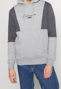 CLOSURE London Mikina s kapucí - mottled grey