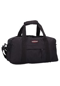 Sort duffel taske lavet af slidstærkt stof med dobbelt top håndtag, aftagelig skulderrem, front lynlås lommer og subtilt logo detalje.