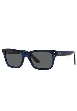 Occhiali da sole Ray-Ban con forma rettangolare, montatura in plastica blu a righe, lenti grigie e dettagli metallici sulla stanghetta.