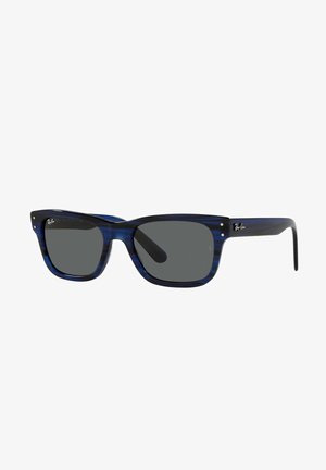 Occhiali da sole Ray-Ban con forma rettangolare, montatura in plastica blu a righe, lenti grigie e dettagli metallici sulla stanghetta.