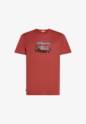 Rode katoenen t-shirt met een grafische print van cartoonfiguren die een spandoek vasthouden met het woord "ICEBREAKER" in blauw en zwarte accenten.