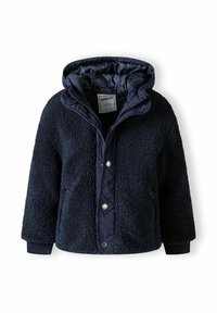 Marineblauwe jas met een zachte, gestructureerde fleece buitenkant, ritssluiting en drukknopen, een capuchon en zijzakken.