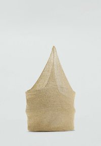 Borsa lavorata a maglia in oro con una parte superiore a punta, caratterizzata da una superficie texturizzata e un design morbido, adatta per occasioni casual o eleganti.