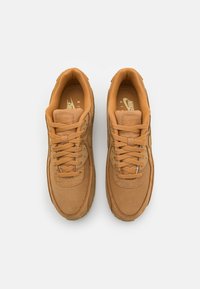 Nike Sportswear AIR MAX 90 PRM TRK3 UNISEX - Sneakers basse - flax/wheat/light brown
