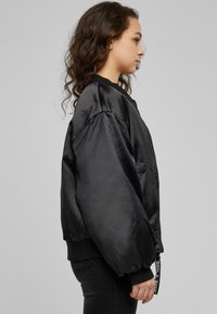 Karl Kani RETRO - Bomber tipa jaka - black