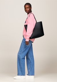 Tommy Jeans TOTE - Pirkinių krepšys - black
