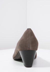 ara Pumps - brown