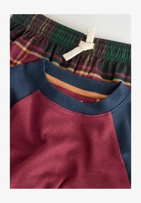 Ausgewählt, burgundy red/green check