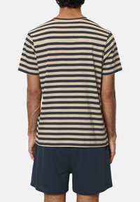 T-shirt à manches courtes rayé en beige et marine, en coton, coupe décontractée, avec des rayures horizontales et un col ras du cou.