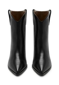 Schwarze Lederstiefeletten mit spitzer Zehe, schlankem Design und schrägen Bündchen, ausgestattet mit kleinen Ziehschlaufen hinten für ein einfaches An- und Ausziehen.