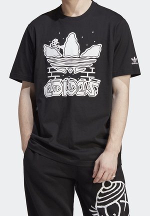 Czarna bawełniana koszulka z krótkim rękawem, z białym graficznym wzorem przedstawiającym abstrakcyjne kształty oraz tekst. Okrągłe dekolt.