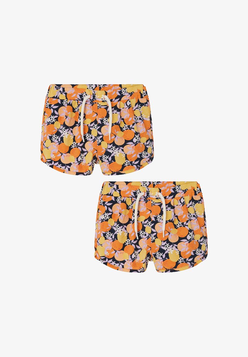 Bunte Badeshorts mit schwarzem Hintergrund und fruchtigen Mustern in Orange, Gelb und Pink, elastischem Bund und weißem Kordelzug.