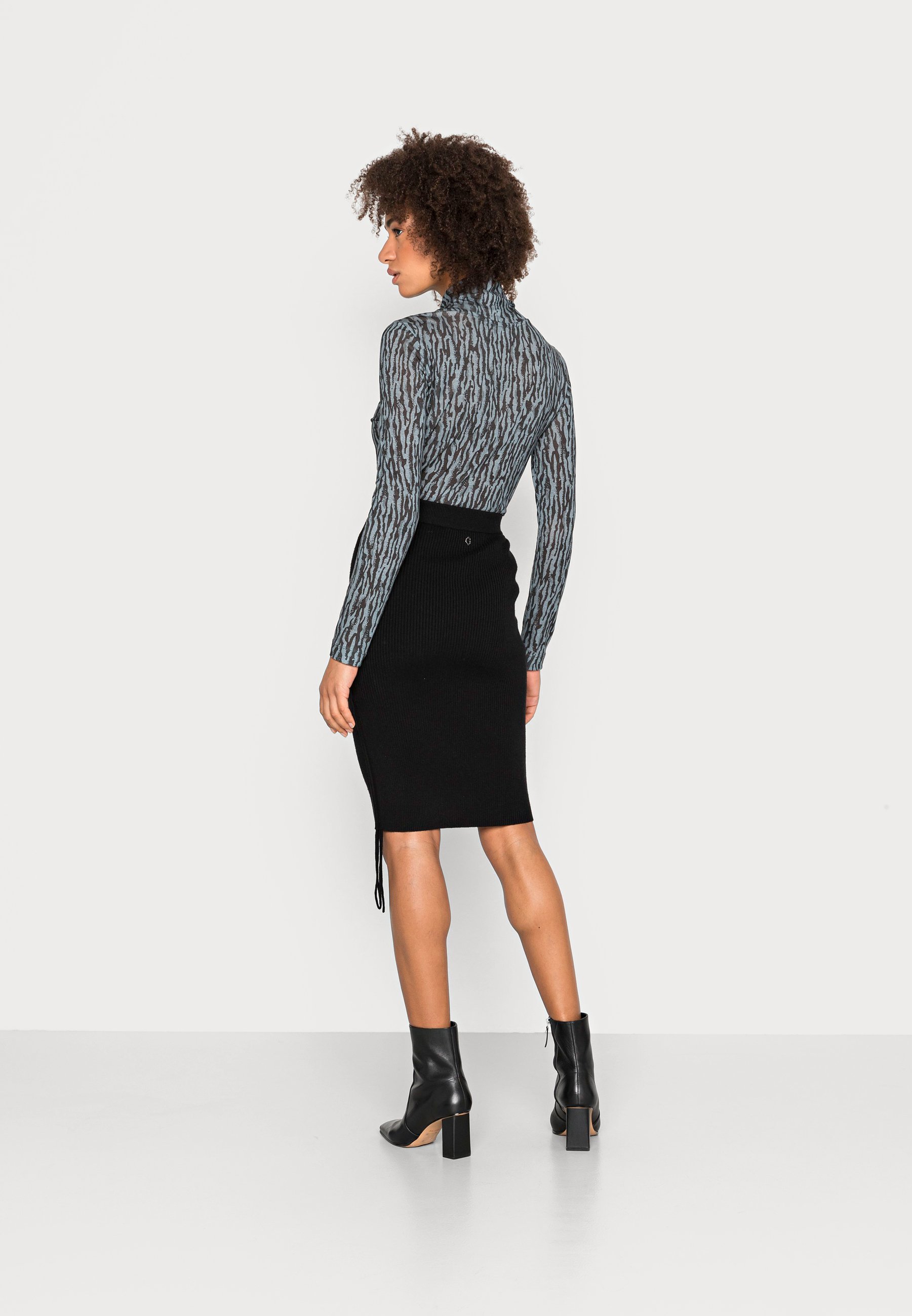 Guess TARA SKIRT - Pencil skirt - jet 