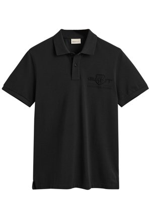 Polo negru din bumbac, cu o clapetă cu trei butoane, mâneci scurte și un logo brodat pe pieptul stâng.