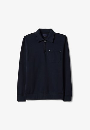 Donkerblauwe pullover met lange mouwen, een kraag, een kwartritssluiting aan de voorkant en een borstzak met twee kleine zilveren klinknagels.