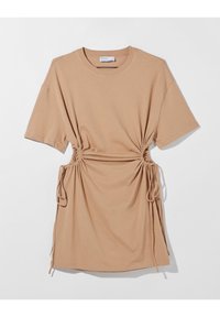 Beżowa koszulka wykonana z miękkiego materiału, z troczkiem w talii umożliwiającym regulację dopasowania. Krótkie rękawy, okrągły dekolt i luźny krój.