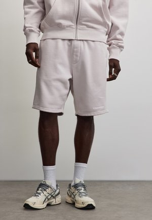 Pegador LOGO HEAVY SWEAT SHORTS UNISEX - Σορτς - washed light lilac/white gum
