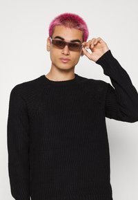 Only & Sons ONSKELVIN CREW NECK - Camisola - black