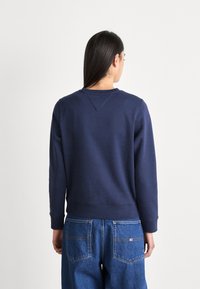 Tommy Jeans REGULAR C NECK - Felpa - blue