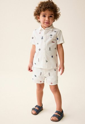 Next Short - white