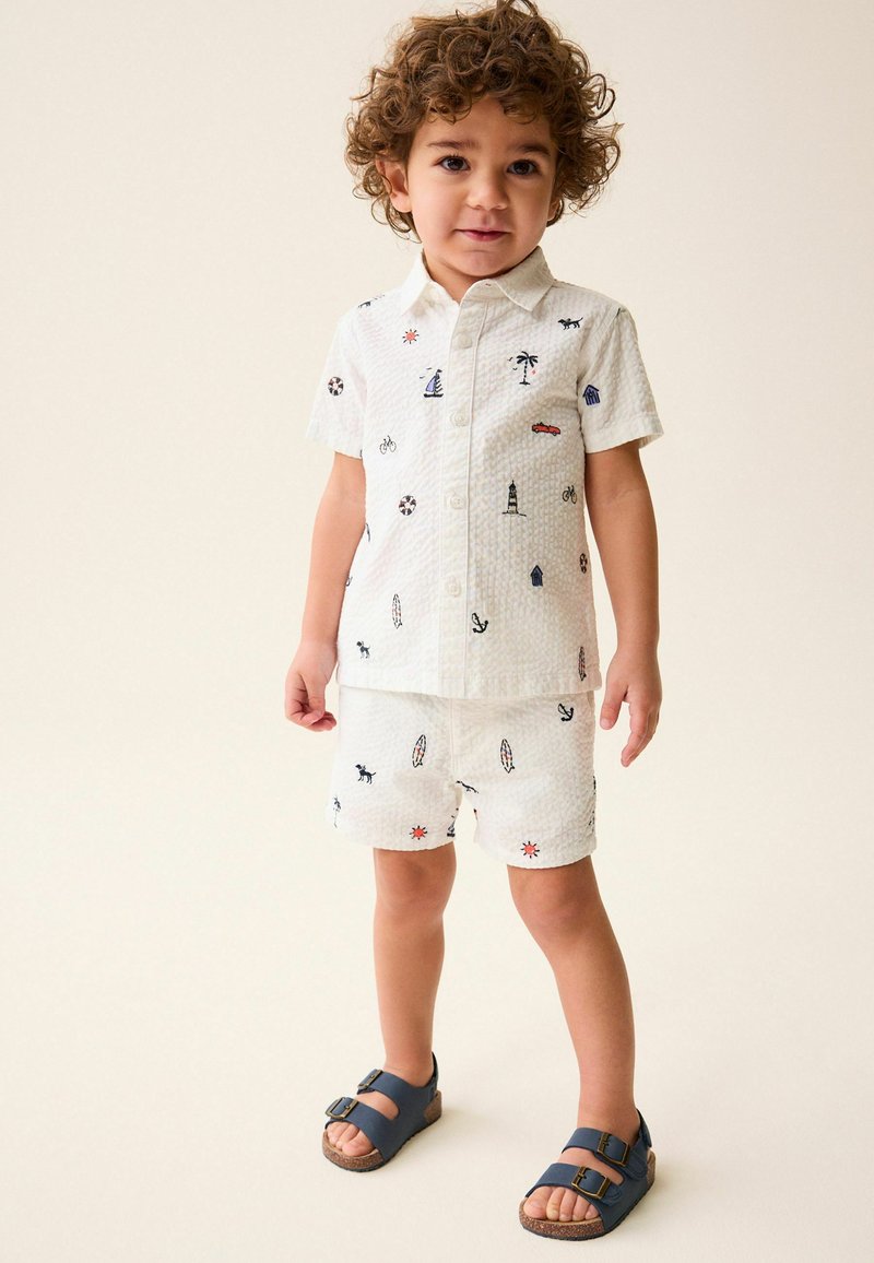 Next Shorts - white