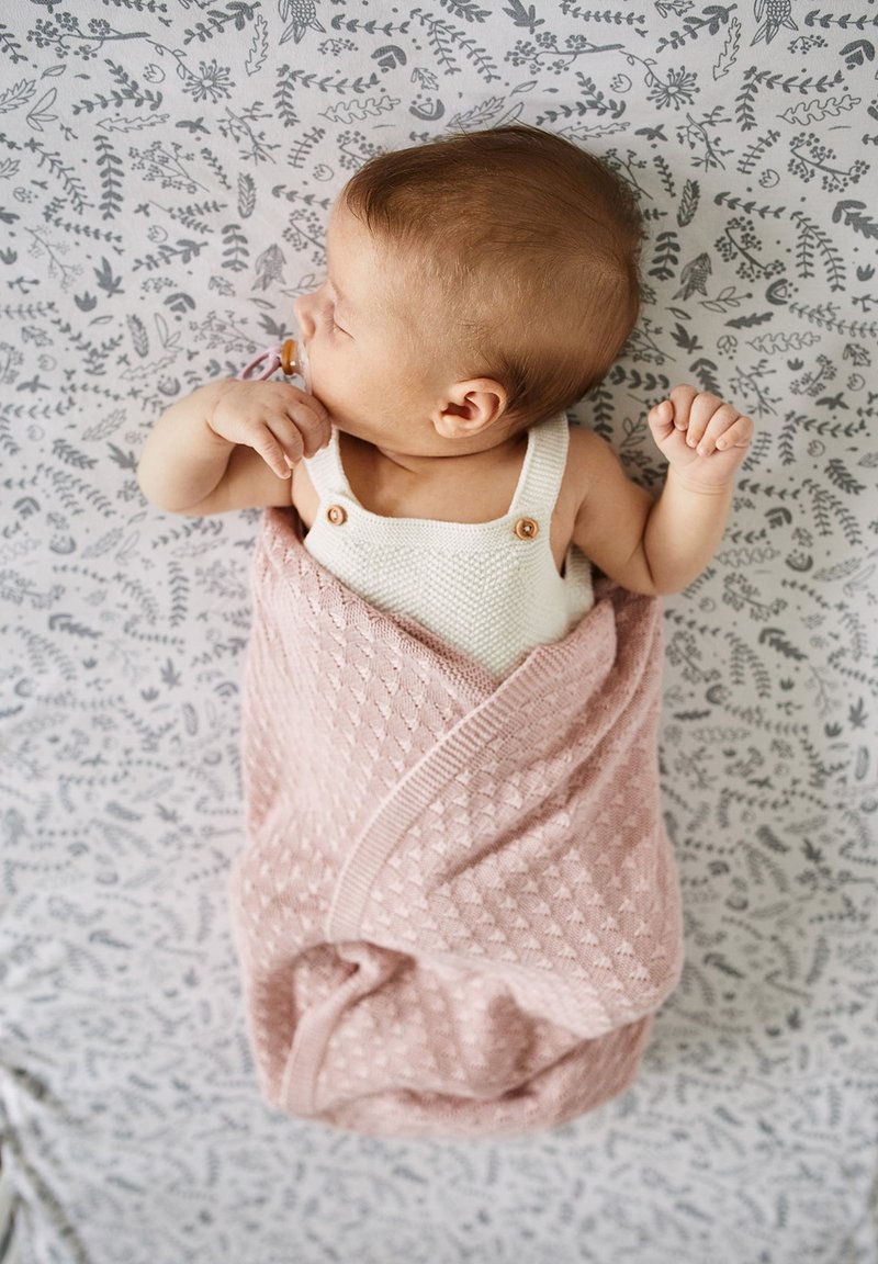 Pink no more BABY BLANKET BAMBOO YARN Babydeken pink/donkerroze