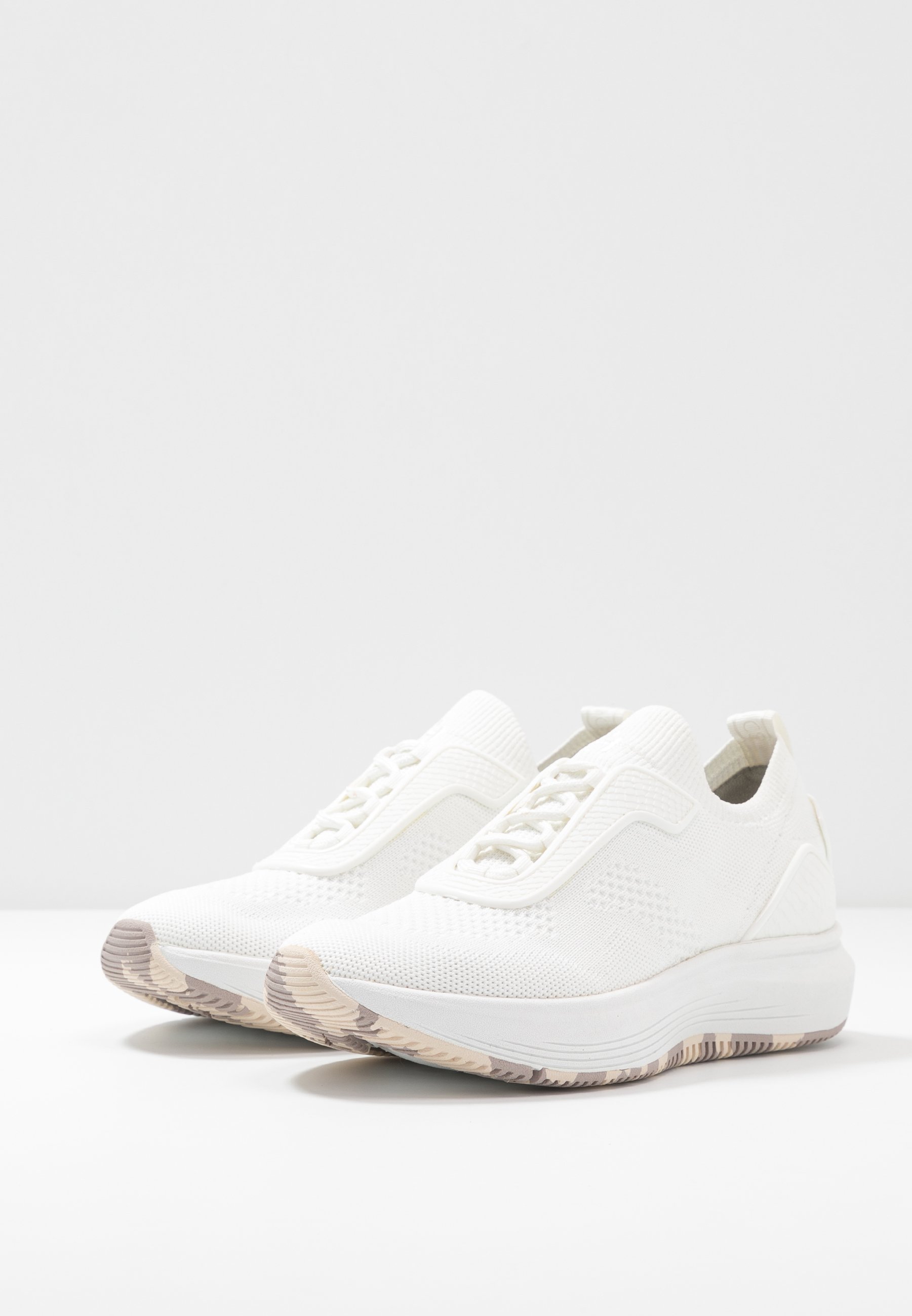 Tamaris Fashletics LACE UP Joggesko whitehvit Zalando.no Tamaris Fashletics Joggesko powder blue Zalando.no