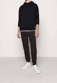 HUGO Felpa con cappuccio - black